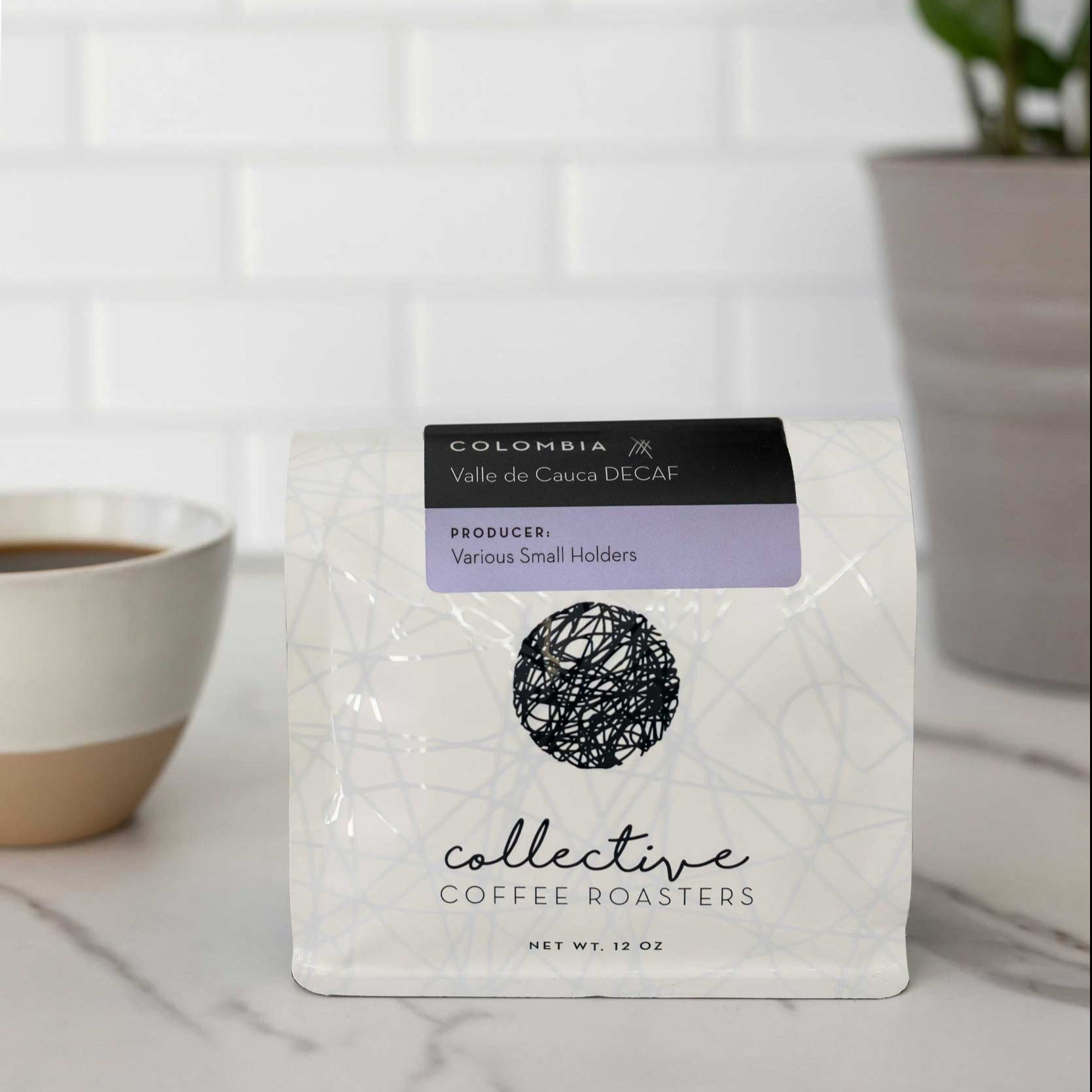 Colombia Valle del Cauca DecafColombia Valle del Cauca DecafCollective Coffee Roasters
Process: EA Sugarcane decaffeination
Elevation: 1750 MASL

Calm down with this decaf coffee from Valle del Cauca, Colombia. This beautiful coffee performs well for 